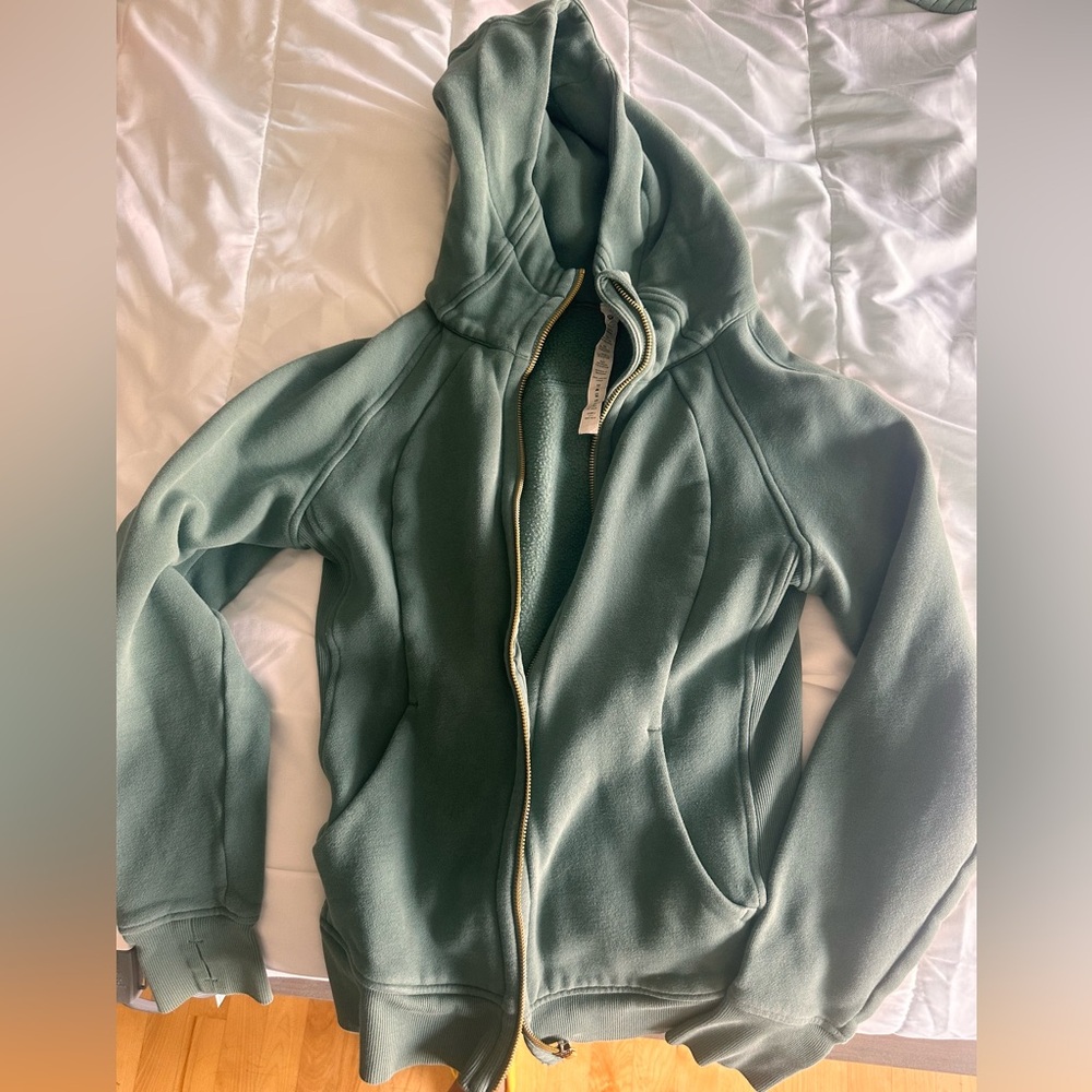 Lululonn zip hoodie no stains barley worn